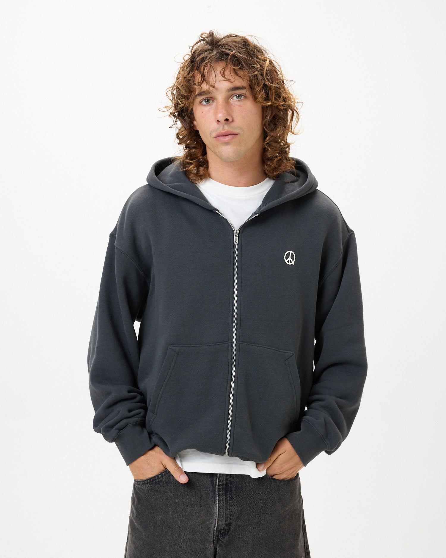MUSE Deuxieme Classe PeaceQuietフーデッドパーカー MUSE de Deuxieme classe（ミューズデドゥーズィエムクラス）の「*On